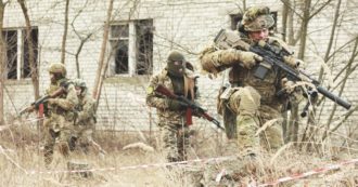 Copertina di “Legione Ucraina”: i civili che si allenano a combattere i russi