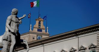 Copertina di Anna Falcone: “Paese bloccato per le mire del premier”