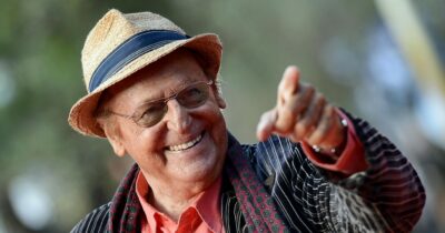 Copertina di “A casa erano tutti monarchici tranne mio nonno. Il nostro problema era mangiare e poco altro. La politica non entrava nelle case”: i ricordi di Renzo Arbore
