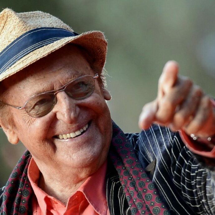 “A casa erano tutti monarchici tranne mio nonno. Il nostro problema era mangiare e poco altro. La politica non entrava nelle case”: i ricordi di Renzo Arbore