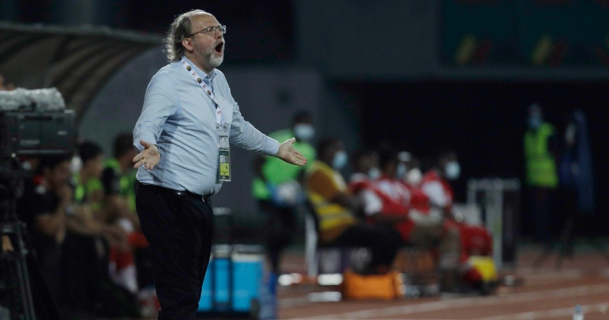 Tom Saintfiet, l’Indiana Jones del calcio: col Gambia ai quarti della Coppa d’Africa dopo aver allenato negli angoli più pericolosi del mondo