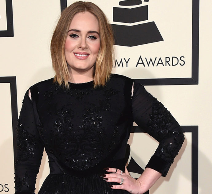 Adele e i concerti cancellati: “Il Covid non c’entra nulla, ecco perché ha annullato tutto”. La rivelazione inaspettata