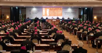 Pedofilia del clero, la Cei apre alla possibilità di un’inchiesta in Italia: “Obiettivo è rafforzare l’azione di tutela delle vittime”