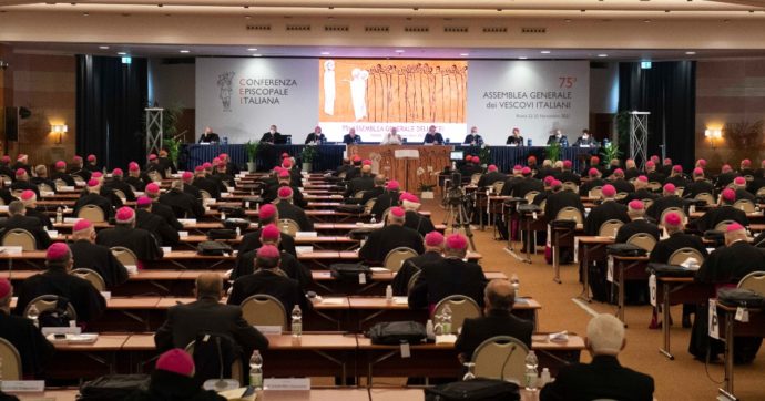 Pedofilia del clero, la Cei apre alla possibilità di un’inchiesta in Italia: “Obiettivo è rafforzare l’azione di tutela delle vittime”