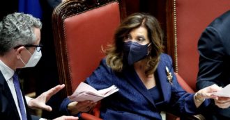 Copertina di Queen Elizabeth s’offre, ma (per ora) niente conta