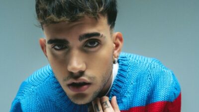 Copertina di Il tormentone “Loca” porta AKA 7even in tribunale: il cantante di “Amici” rinviato a giudizio dopo la denuncia di Lema, che sostiene di aver scritto il brano nel 2019 con il titolo “Loka”