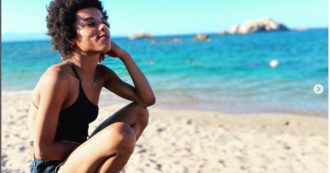 Copertina di Sanremo 2022, chi è Lorena Cesarini di Suburra: “Netflix aveva paura che non fossi in grado di sostenere la scena forte dell’orgia: io, il prete e 28 attori porno”