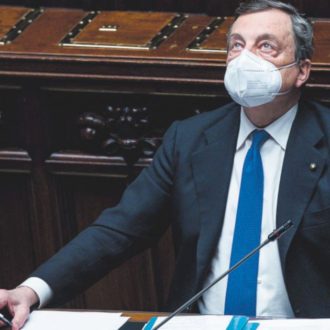 Copertina di Il miraggio del miracolo economico di Draghi: il Fatto di domani 2 febbraio