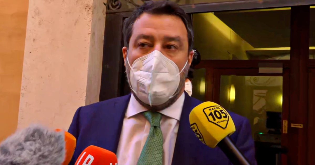 Quirinale, Salvini prova a intestarsi la scelta della rielezione di Mattarella: “Stanco di ricevere no, questa è la scelta migliore”