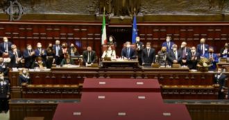 Copertina di Quirinale, rieletto Sergio Mattarella: il lungo applauso delll’Aula al raggiungimento del quorum