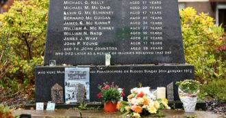 Copertina di Irlanda del Nord, a 50 anni dalla Bloody Sunday la beffa per un parente delle vittime: “Indagato per aver rivelato il nome di un militare sospettato della strage”