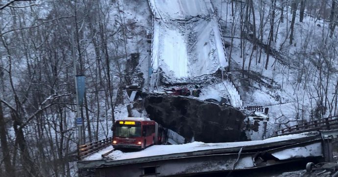 Pittsburgh, arriva Biden a parlare di infrastrutture e crolla il ponte