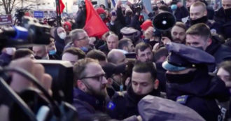 Copertina di Kosovo, i cittadini protestano contro l’aumento dei prezzi dell’energia: scontri con la polizia