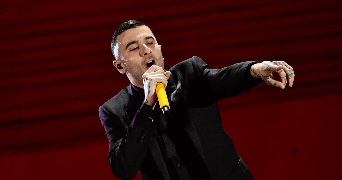 Sanremo 2022, Junior Cally accusa Highsnob (in gara con Hu): “Il brano che porta è scritto da me, è anche mio”. E pubblica una canzone di “dissing”