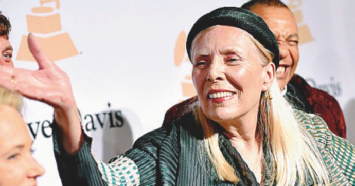 Joni Mitchell sta con Neil Young, Spotify addio: “Podcast no vax”