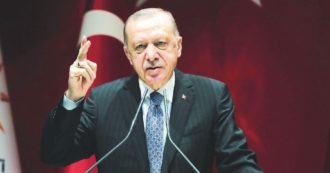 Copertina di La lira affonda e il Sultano si sfoga sui ministri infedeli