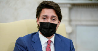 Copertina di Canada, il premier Justin Trudeau ha il Covid: era in isolamento già da cinque giorni per essere stato a contatto con il figlio positivo