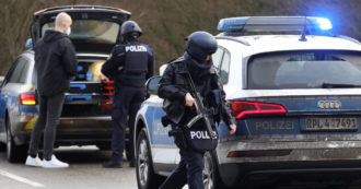 Copertina di Germania, uccisi due poliziotti durante un controllo del traffico: aggressori in fuga