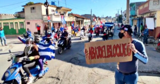 Copertina di Cuba, protesta contro gli Stati Uniti per l’embargo: le manifestazioni a 60 anni dall’inizio delle sanzioni economiche – Video