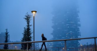 Copertina di Smog, a Milano 25 giorni fuorilegge a gennaio. Sono stati 61 in tutto il 2021. Legambiente: “L’aria è opprimente, ma Regione in silenzio”