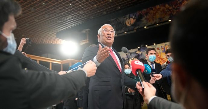 Elezioni Portogallo, trionfo per il premier uscente Antonio Costa: maggioranza assoluta. Finita l’alleanza con l’estrema sinistra