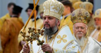 Copertina di Ucraina, la crisi con la Russia colpisce anche la Chiesa ortodossa. Kiev rivendica lo scisma e cambia la data del Natale. Mosca: ‘Atto politico’