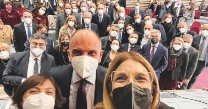 No cariche per gli 007: il ddl dem anti-Belloni