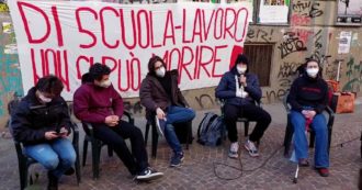 Torino, occupato il liceo Gioberti. Il racconto della studentessa: “Io picchiata dalla polizia, ero in piazza dopo la morte di un mio coetaneo”