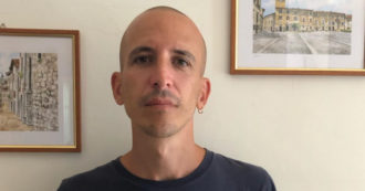 Sanremo 2022, chi è Giovanni Truppi: dal pezzo su Papa Francesco al desiderio di “farsi piccolo e sdraiarmi sul tuo culo tondo”