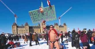 Copertina di Vaccini e proteste, Trudeau scappa
