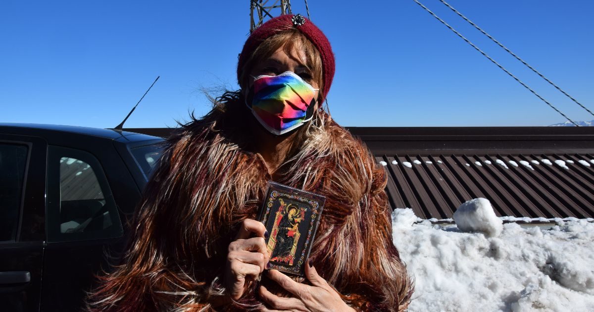 Avellino, il mondo lgbtqi benedetto nel santuario della Madonna di Montevergine. Luxuria: “Vorrei che anche il Papa fosse qui con noi”