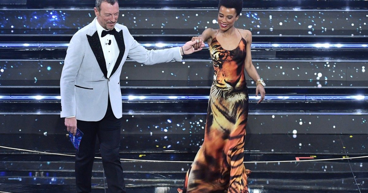 Sanremo 2022, le pagelle ai look della seconda serata: “Ma è la Rettore o Crudelia Demon?”. Iva Zanicchi bomba sexy, Irama uomo-ragnatela