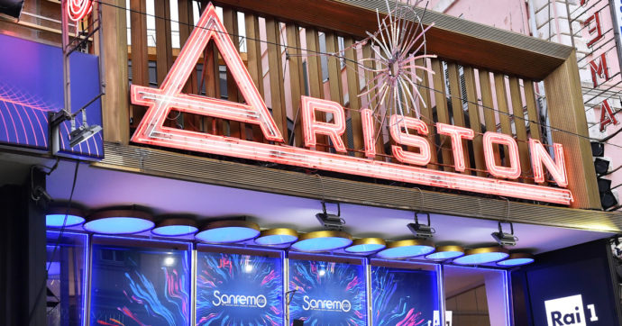 Sanremo 2022, ecco quanto costano i biglietti al Teatro Ariston: i prezzi degli abbonamenti e della finale