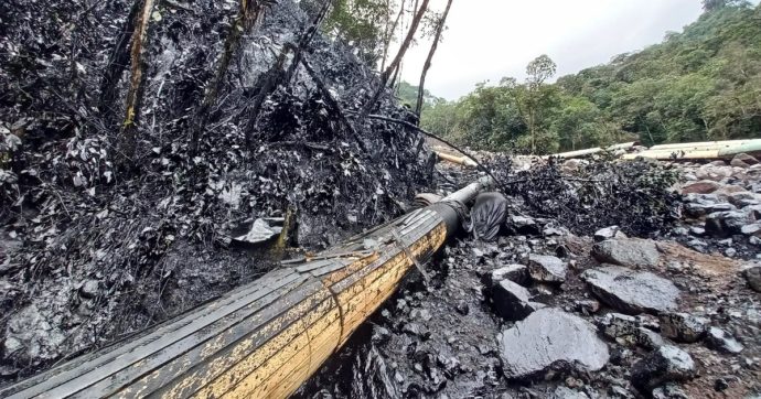 Disastro ambientale in Ecuador, la rottura di un oleodotto provoca lo sversamento di 6.300 barili di petrolio in Amazzonia