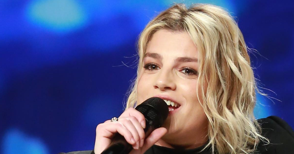Sanremo 2022, Emma scherza: “Voglio vincere solo per indossare le mutande dorate all’Eurovision”