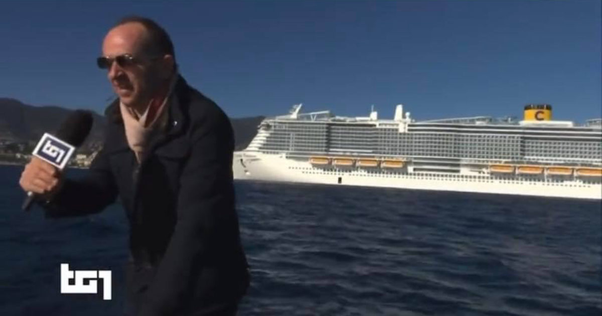 Sanremo 2022, l’inviato del Tg1 “come un naufrago dell’Isola dei Famosi”: “Dobbiamo per forza attraccare sulla nave da crociera”. Il web si scatena: “Che trash”
