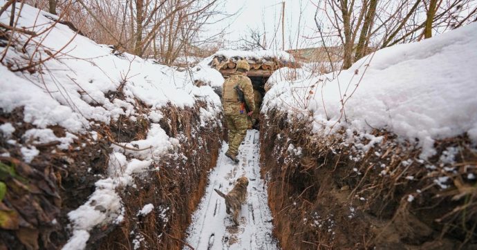 Ucraina, gli Stati Uniti inviano 3mila militari in Europa dell’Est. Mosca: “Mossa distruttiva che allontana la soluzione diplomatica”