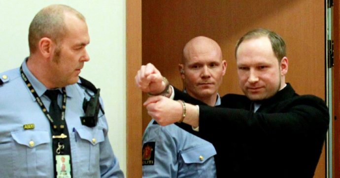 Copertina di Breivik resta in carcere: “Può ancora uccidere”