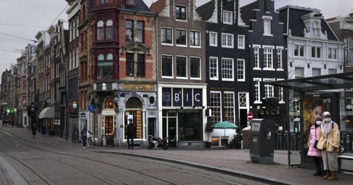 Amsterdam, legge contro le speculazioni immobiliari: chi compra una casa di un valore fino a 512mila euro dovrà viverci per 4 anni