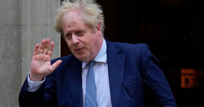 Regno Unito, il premier Johnson perde pezzi: si dimettono la sua stratega politica e il responsabile della comunicazione