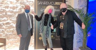 Copertina di Sanremo 2022, Donatella Rettore e la Spa (da 1500 euro) dove si rifugiano i vip: “Ci sono stata due ore, prima di salire sul palco”