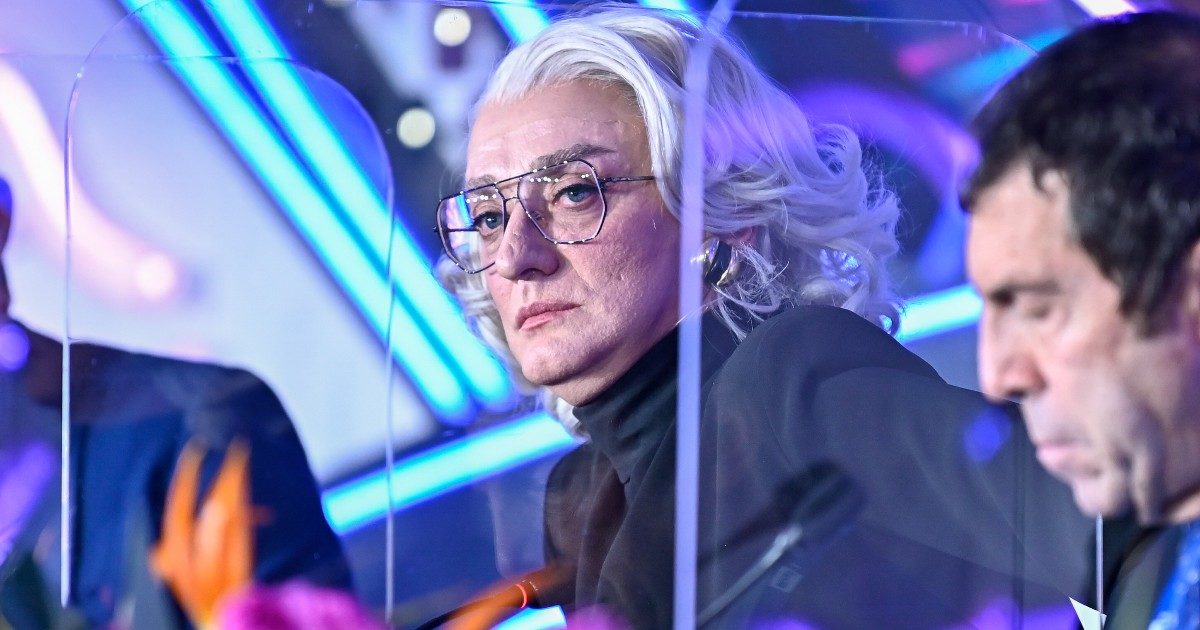 Sanremo 2022, Drusilla Foer: “Dovevo essere io la figura scandalosa di questo Festival”. Poi scatta il “caso” nduja all’Ariston