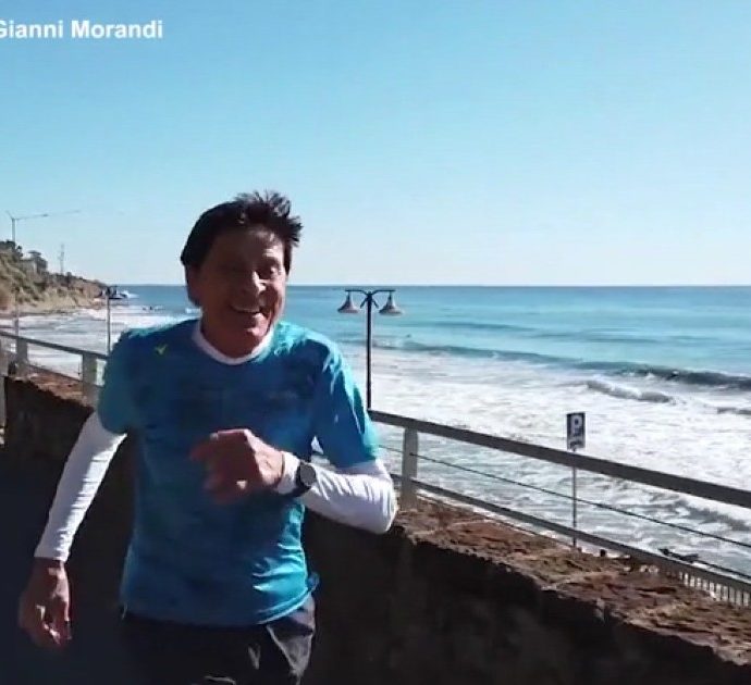 Sanremo 2022, Gianni Morandi si allena sul lungomare e canta la sua “Apri tutte le porte” – Video
