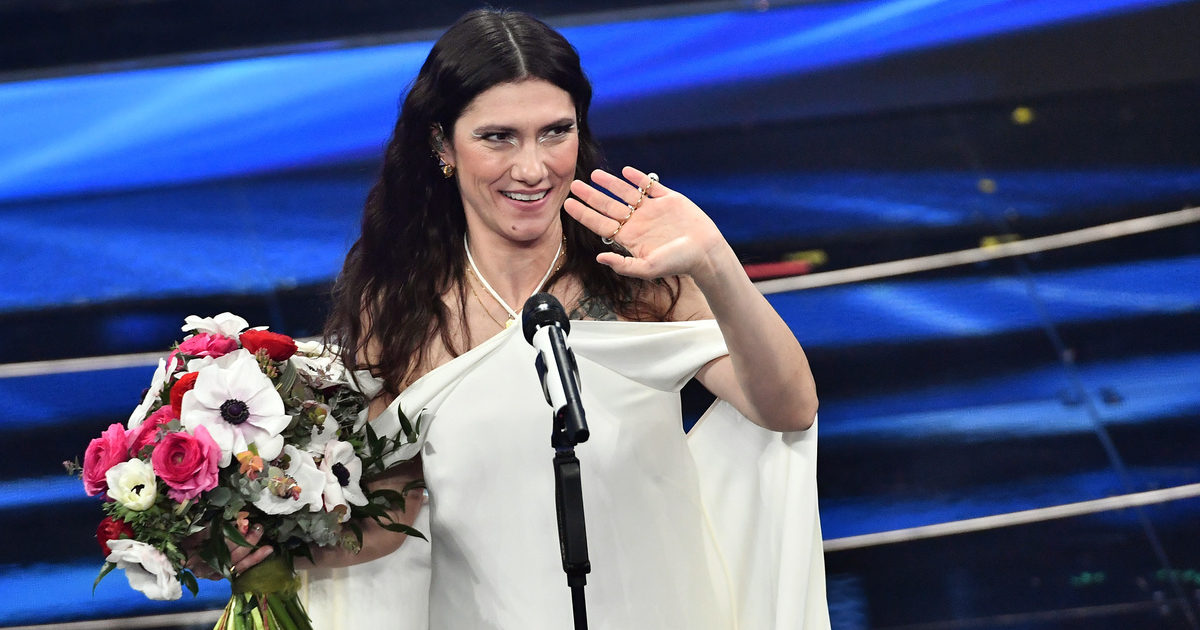 Sanremo 2022, Elisa e il marito: eccoli prima dell’esibizione al Teatro Ariston – IL VIDEO