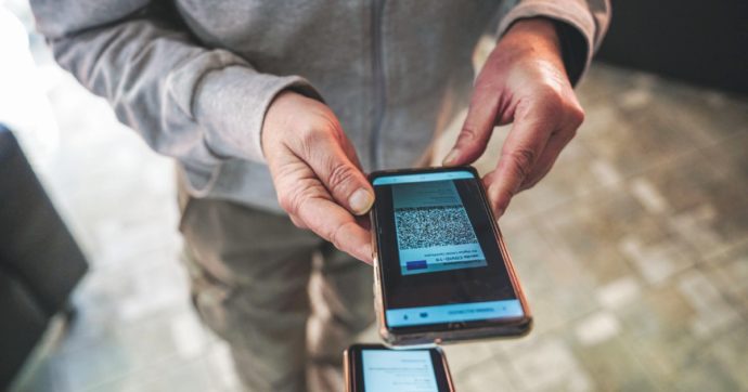 Vende Green pass falsi. In cella un’infermiera