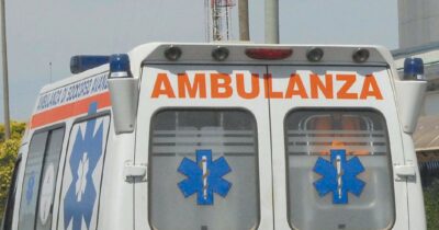 Copertina di Roma, ciclista di 31 anni travolto e ucciso da un’auto pirata: si costituisce una donna