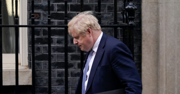 Party-gate, ondata di dimissioni tra i collaboratori più stretti di Boris Johnson: “Può succedere di tutto. È una cosa enorme”