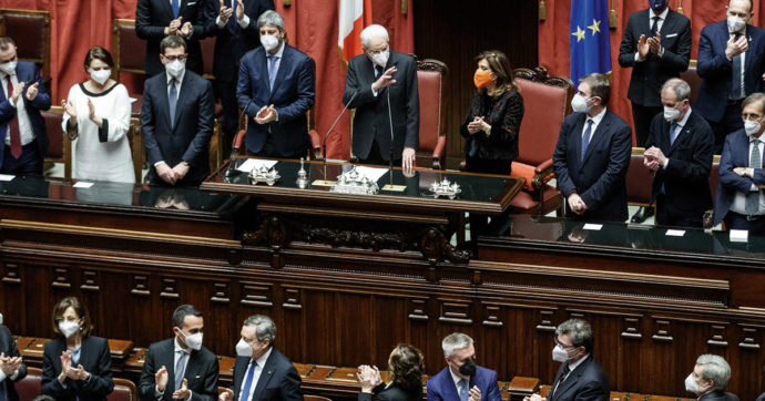 Copertina di Mattarella bis, le Camere applaudono la riforma che hanno bloccato
