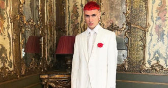 Copertina di Sanremo 2022, chi è Rosa Chemical, il rapper vegano che faceva il macellaio: “Tagliavo le gambe di pecora”