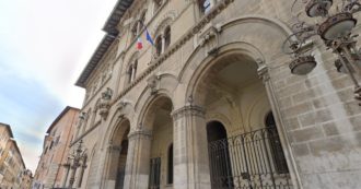 Copertina di Lavoro, il tribunale di Perugia fa marcia indietro: annullato l’appalto “pirata” per la vigilanza con paghe da 4,5 euro all’ora